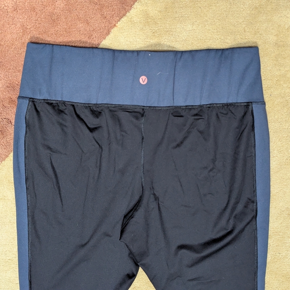 Side Stripe Wicking Legging - Picture 7 of 9